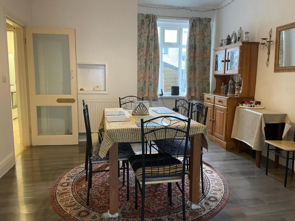 Renovated 4-Bed Home - Sleeps 9 - Parking - Spa Blackpool Exterior foto